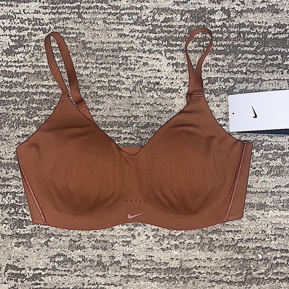 NWT NIKE ALATE BRA SIZE MEDIUM (A-B)